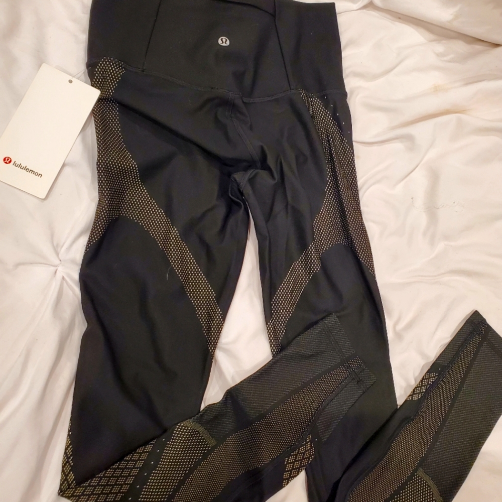 Lululemon Mapped Out Tight 28" size6 NWT